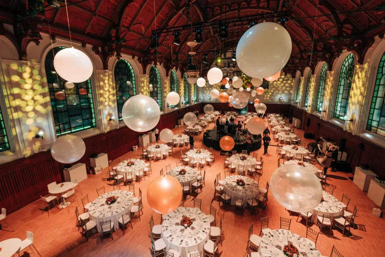 Gala, round-table layout